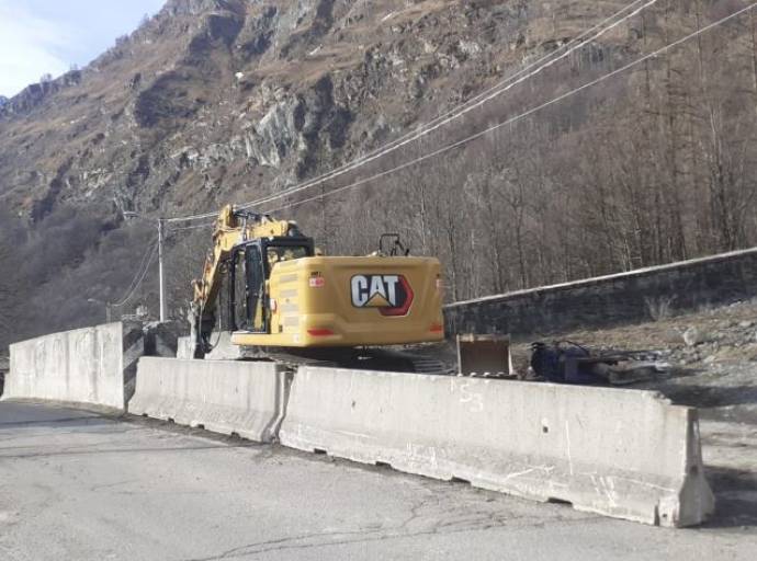 Lavori in corso tra Usseglio e la frazione Piazzette per la ricostruzione del ponte sul rio Venaus